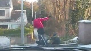 Jak skutecznie wyrżnąć na lodzie - Falling on ice