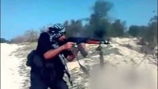 Talib z badziewnym kałachem