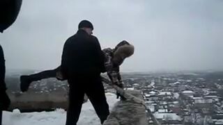 Zabawa w Rosji - Skoki z dachu bloku