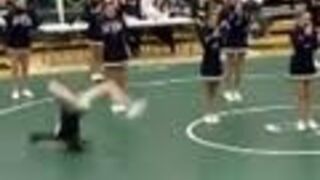 FAIL'S WORLD : Cheerleader Fail Leg Wide Open