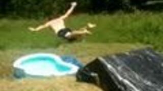 FAIL'S WORLD :  slip n slide Target Missed
