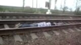 Rosyjscy uczniowie na torach.