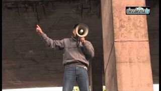 "Donald Ty matole twój rząd obalą kibole"