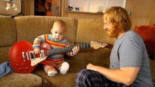 Niemowlak wymiata na gitarze!
