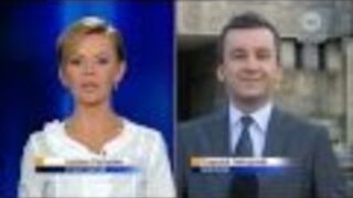 Przebiegająca dziewczyna przez kamerą - FAKTY TVN