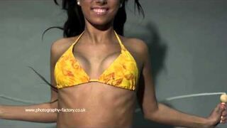 Skakanie na skakance w zwolnionym tempie