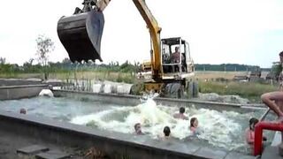 Węgierskie zabawy w basenie