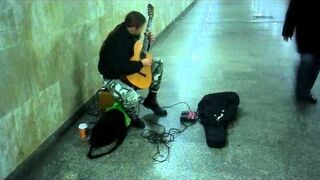 Gitarzysta na Dworcu w Katowicach