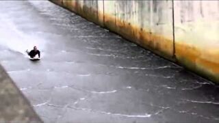 Zjazd na desce z tamy