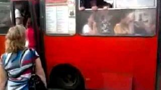 Autobus niskopodłogowy