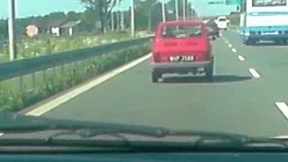 Super babcia maluchem - 130km/h