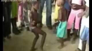 Africanos bailando electro