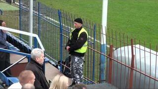 Tak senator obraża sędziego na meczu?