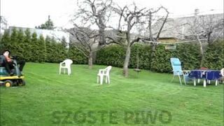 Po pijaku na kosiarce