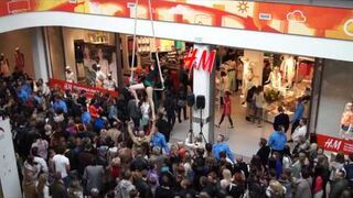 Otwarcie sklepu H&M kolejka 3000 osób
