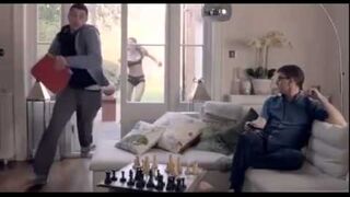 Nietypowa reklama bielizny