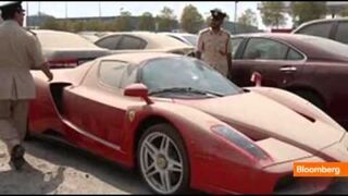 Porzucił Ferrari warte 1 mln dolarów na pustyni.