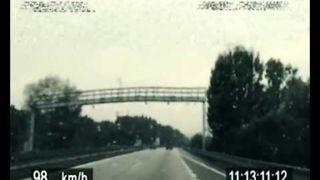 Czeski rowerzysta ucieka przed policją na autostradzie