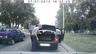 Wściekły kierowca taksówki w Rosji