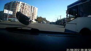 Kuriozalny wypadek na skrzyżowaniu!