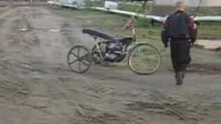 Dziwaczny pojazd i piękna gleba