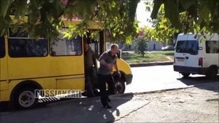 Rosja: Pijak vs Kierowca busa