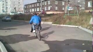 Chciał zabrać dziadkowi czapkę, coś mu nie wyszło