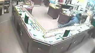 Robber in the store had no luck