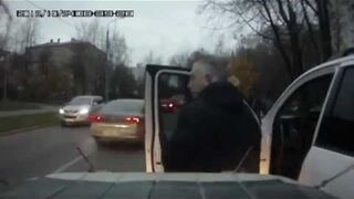 Urwał drzwi i uciekł