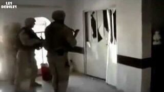 Jednostka specjalna kontra drzwi