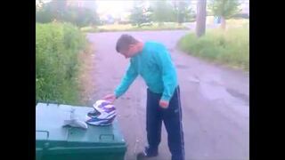 Głową w kask