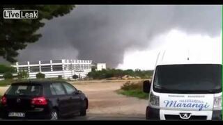 Tornado in Italy/Tromba Marina Un gigante tornado Italia/ Торнадо в Италии