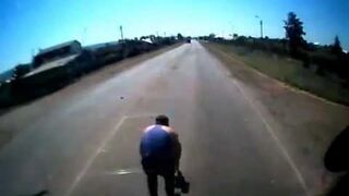 Kierowca spotyka dzieciaka na drodze