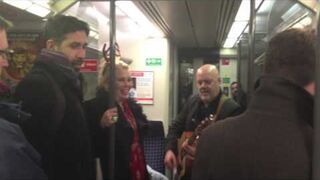 Kim Wilde - Merry Christmas (w metrze)