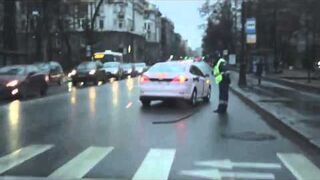 Typek jechał z wężem od dystrybutora paliwa!