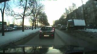 Uderzył w stojący na skraju MASZYN
