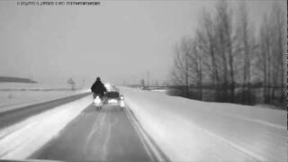 -20, a on na motocyklu