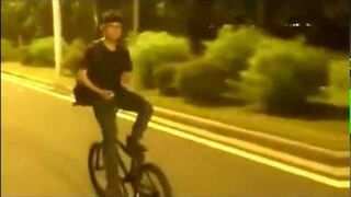 Jazda na rowerze tyłem