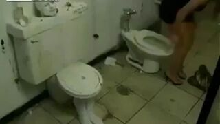 Ukryta kamera w toalecie