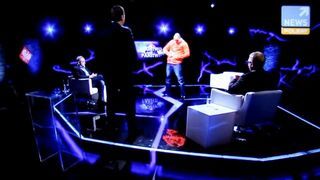 Raper w geście protestu podpalił na sobie bluzę