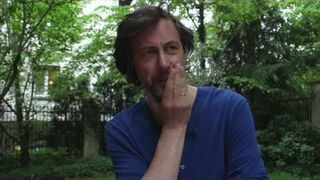 Szymon Majewski robi sobie jaja z Gessler.