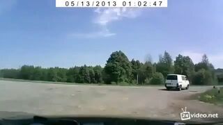 Rosja: Samochód wyleciał w powietrze na 30 metrów