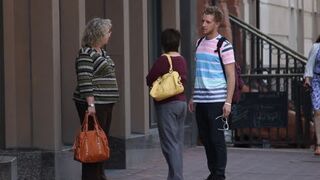 Oferując ludziom narkotyki