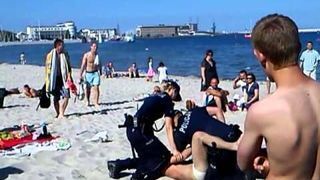 POLSKA POLICJA SOBIE RADZI - WARIAT GDYNIA - TAK SIĘ BAWI GDYNIA !