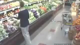 Kobieta na zakupach...