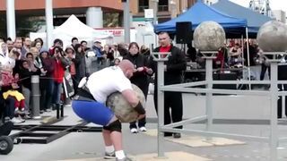 Głaz przygniótł strongmana!