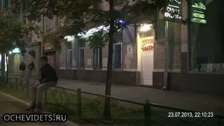 Okrutna dziewczyna z arbuzem