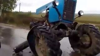 Ford Focus vs Traktor