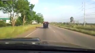 Tak jeżdżą do szkoły w Tajlandii