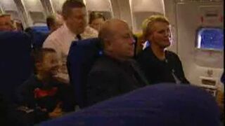 Niegrzeczny dzieciak w samolocie